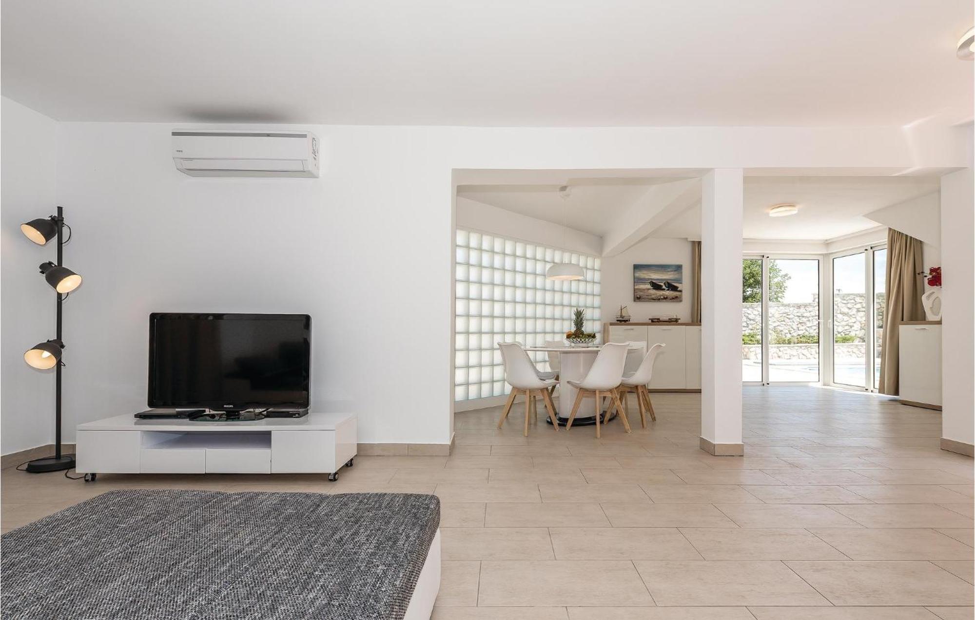Stunning Home In Betina With Kitchen Exterior foto